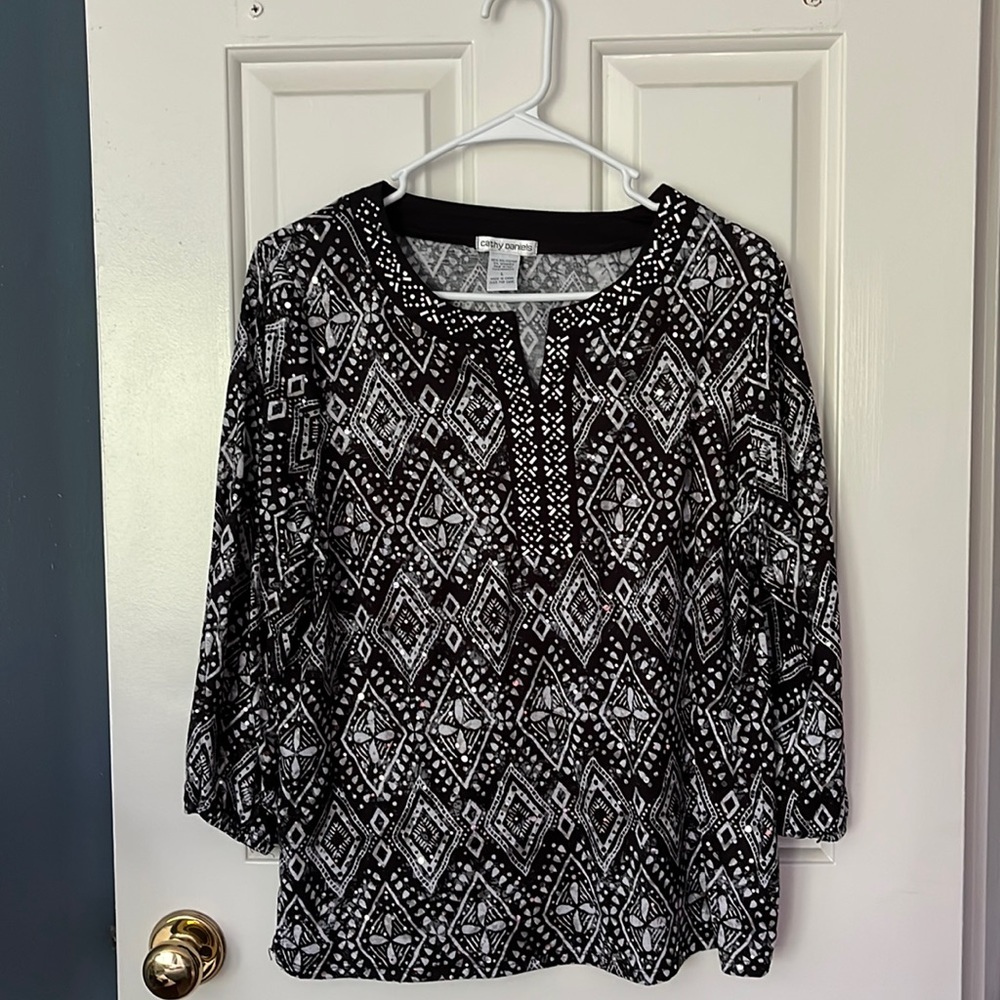 3/$12 Women’s dressy black and white top.